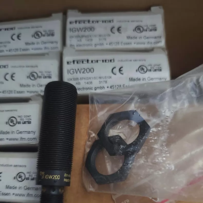 ifm Proximity Sensor IGW200 thumbnail