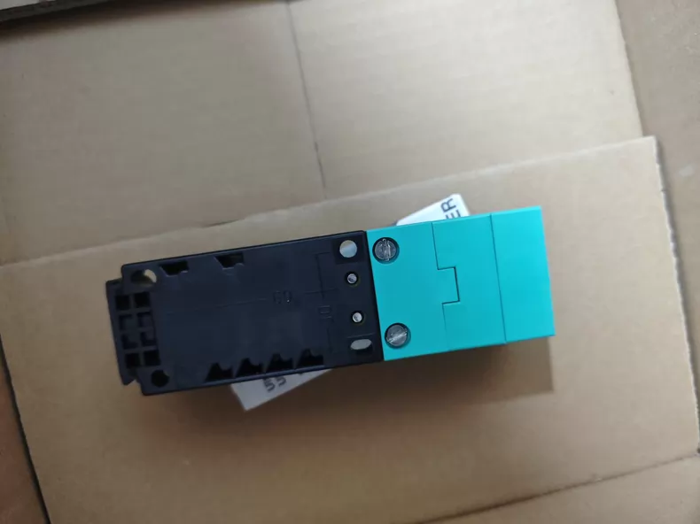 Pepperl+Fuchs Sensor UC3000+U9+E6+R2