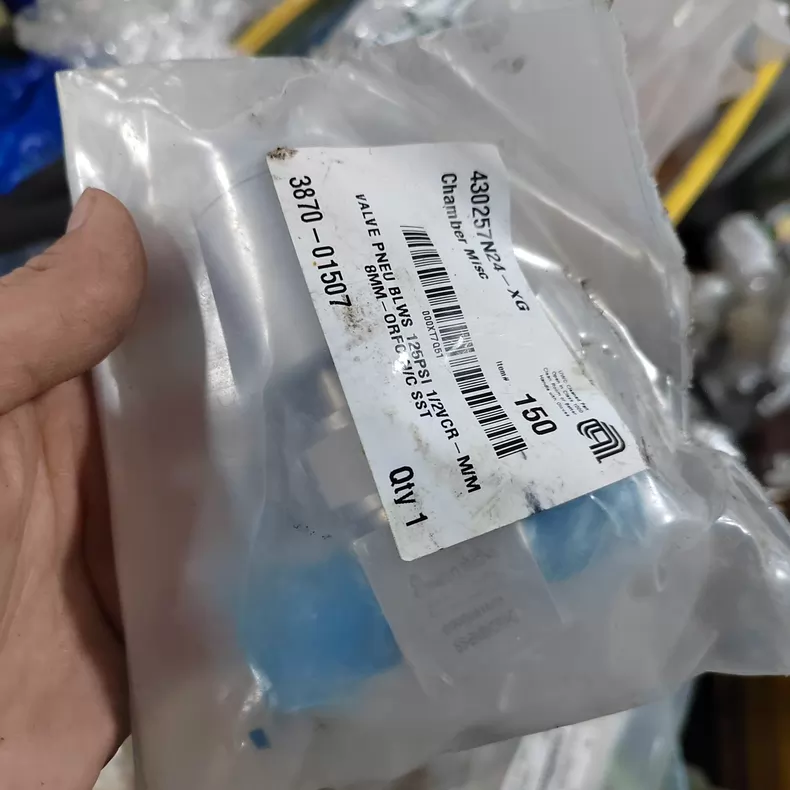 AMAT 3870-01507 Pneumatic Valve thumbnail