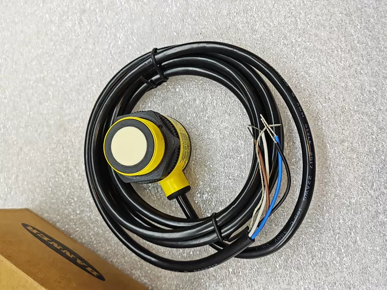 Banner Engineering T30UXIC Ultrasonic Sensor thumbnail