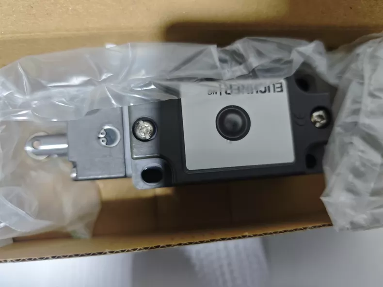 Euchner Switch NG1RS-510L060-M thumbnail
