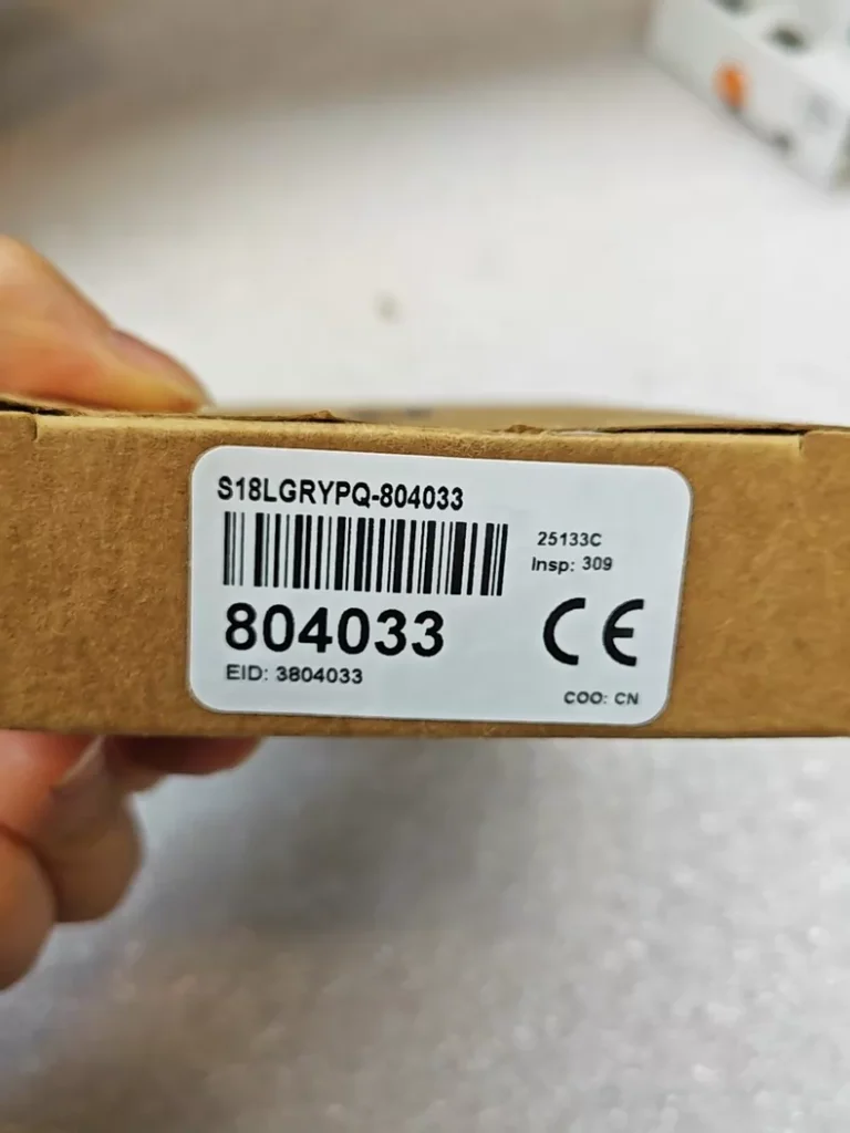Banner Engineering S18LGRYPQ-804033 Pushbutton Switch