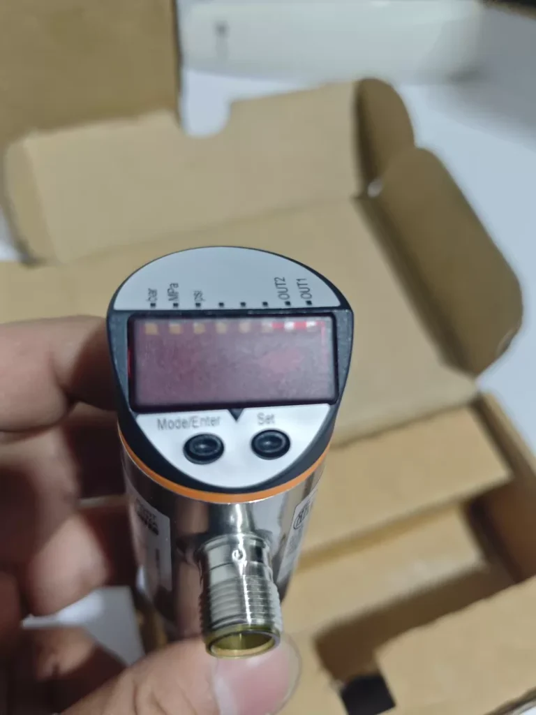 ifm Pressure Sensor PE7004 thumbnail