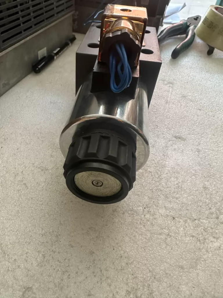 Bosch Rexroth 4WE10E31B/CG24N9Z5L Solenoid Valve thumbnail