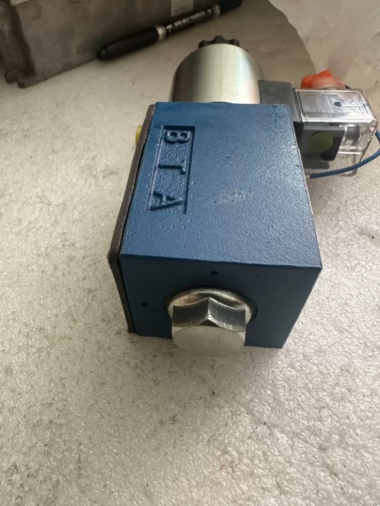 Bosch Rexroth 4WE6Y61B/CG24N9Z5L Directional Control Valve thumbnail