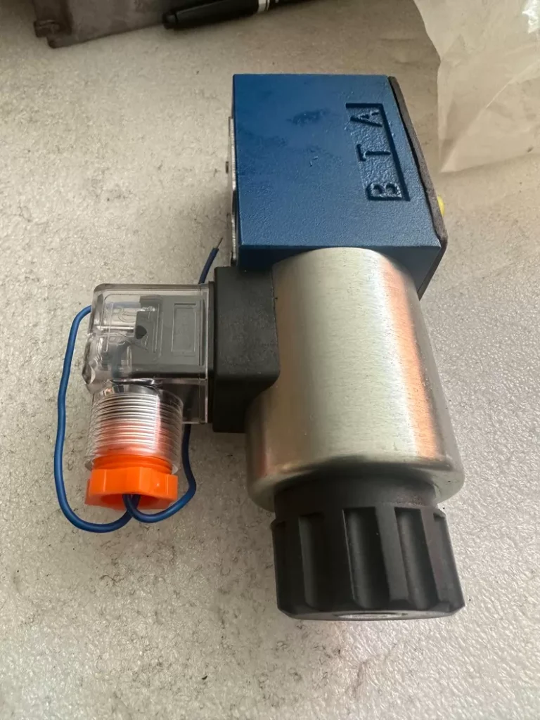 Bosch Rexroth 4WE6Y61B/CG24N9Z5L Directional Control Valve thumbnail