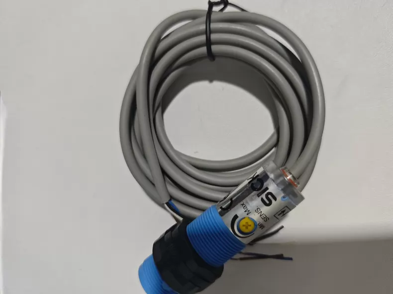 SICK Photoelectric Sensor VTF180-2N41117