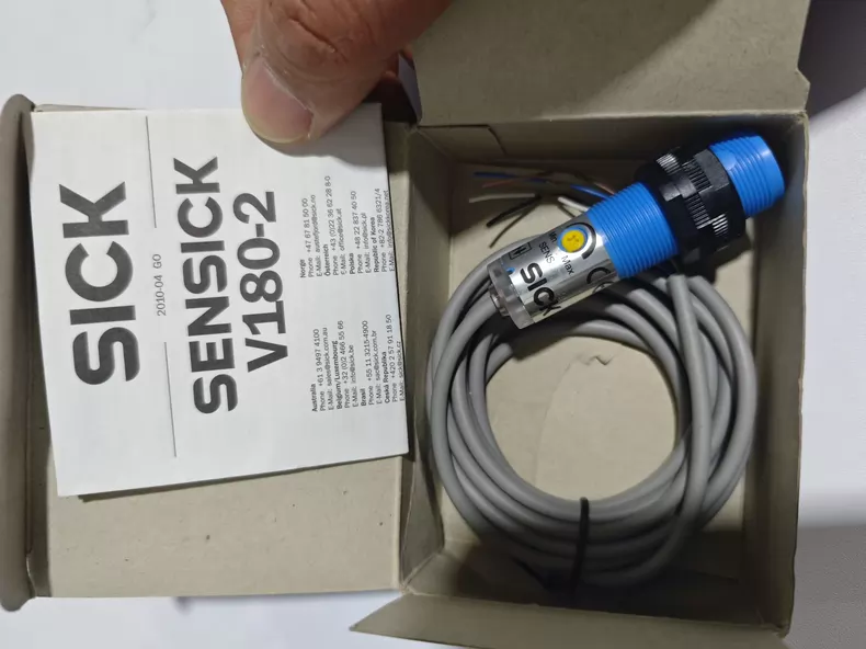SICK Photoelectric Sensor VTF180-2N41117 thumbnail