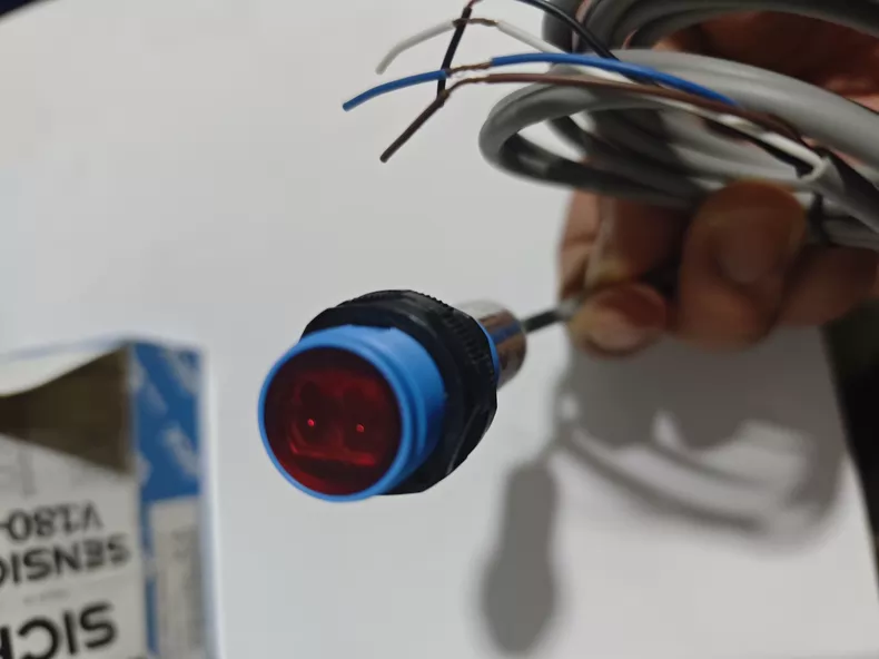 SICK Photoelectric Sensor VTF180-2N41117 thumbnail