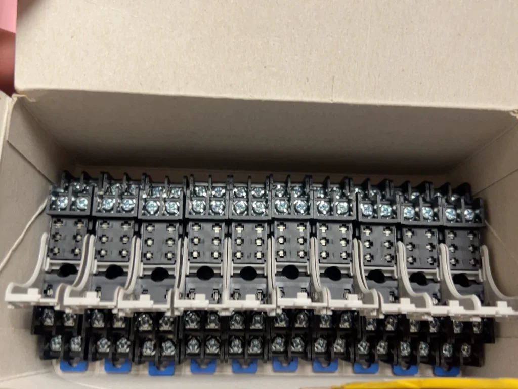 IDEC SJ2S-05B Relay thumbnail