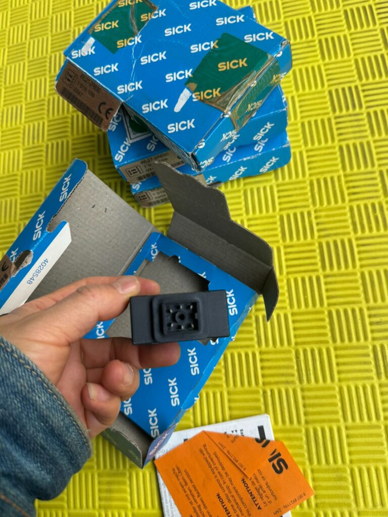 SICK WL27-2R630 Sensor thumbnail