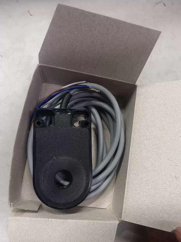 RIKO SIA12-CE PNP Proximity Sensor thumbnail