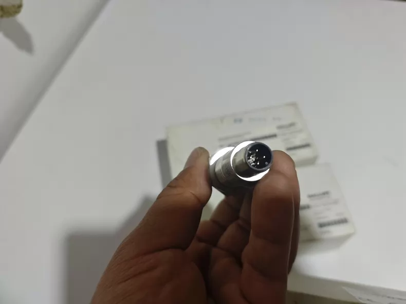 Balluff Photoelectric Sensor BOS007W thumbnail
