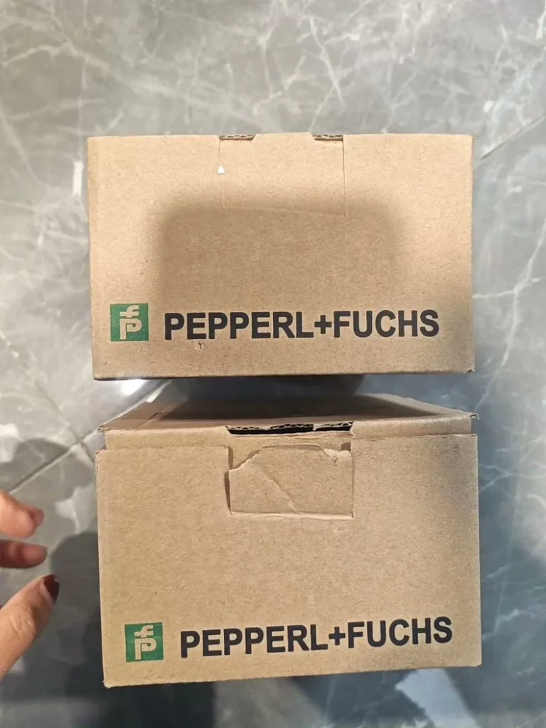 Pepperl+Fuchs PCV100-F200-SSI-V19-6011 Optical reading head thumbnail