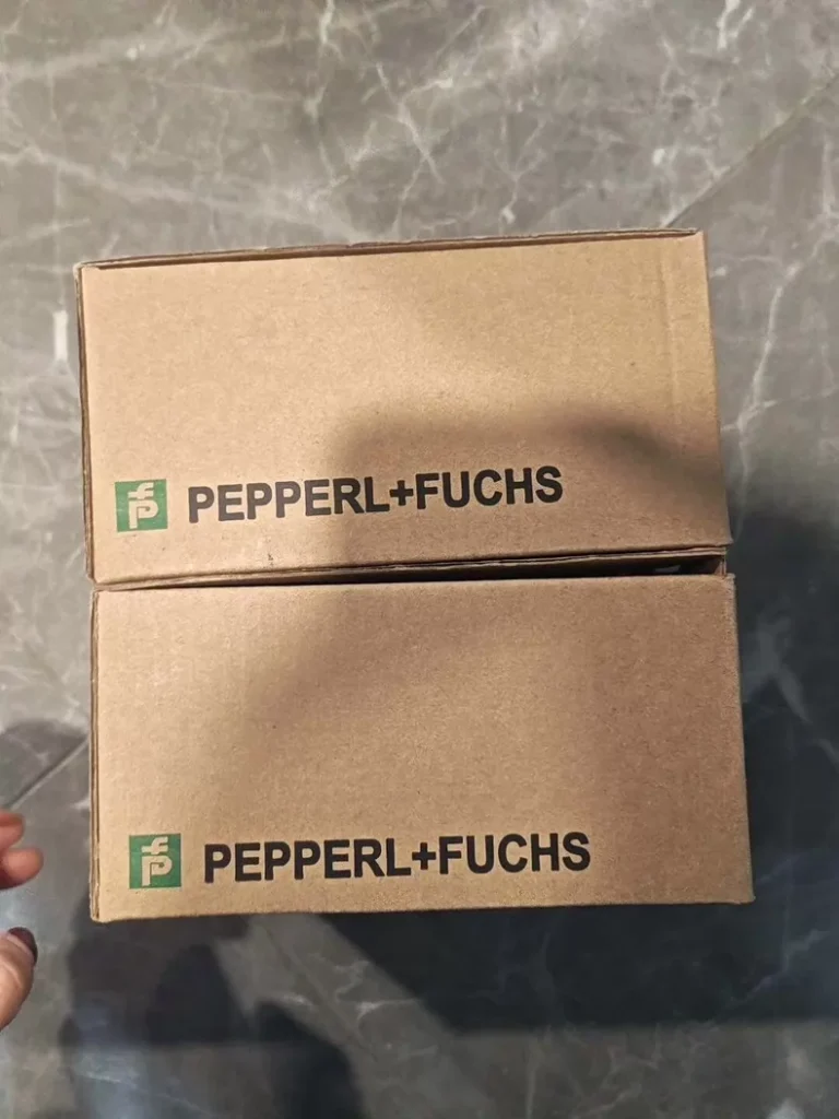Pepperl+Fuchs PCV100-F200-SSI-V19-6011 Optical reading head thumbnail