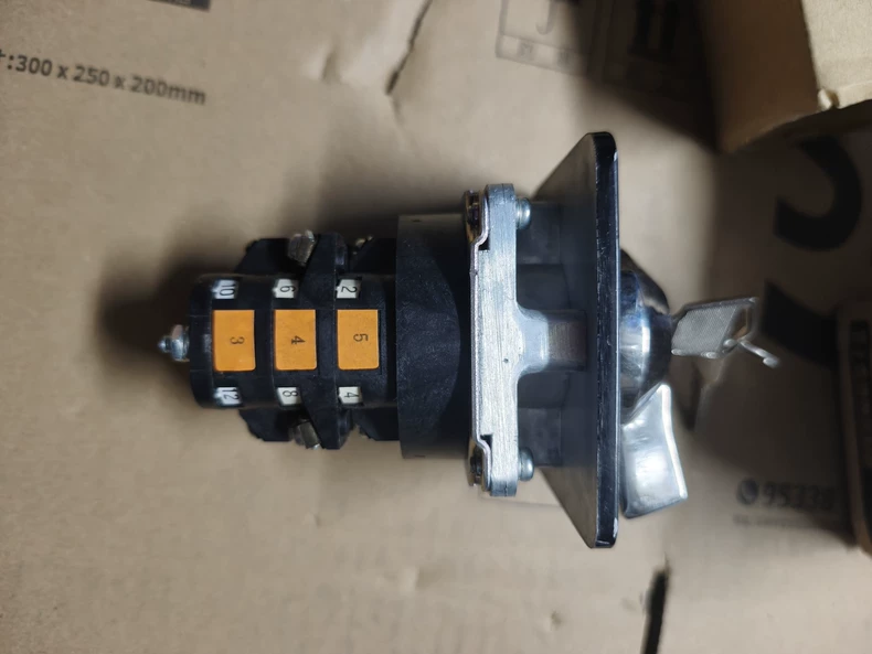 Fuji Electric Rotary Cam Switch RC310-1M5301J2 thumbnail