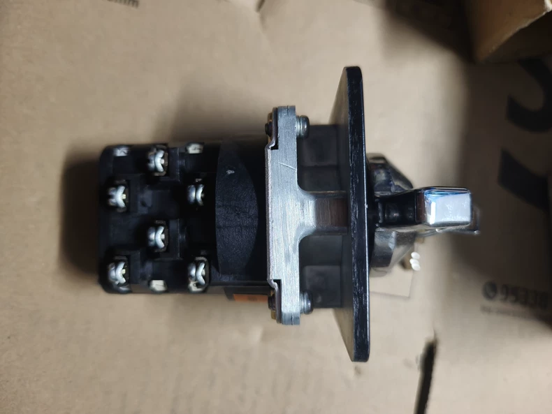 Fuji Electric Rotary Cam Switch RC310-1M5301J2 thumbnail