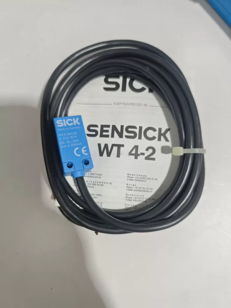 SICK Photoelectric Sensor WT4-2N132 thumbnail