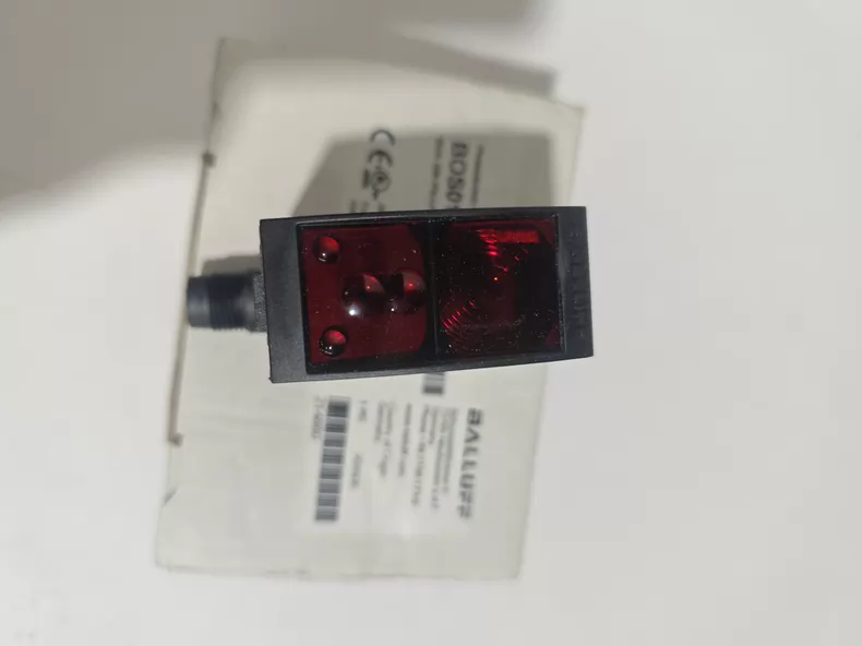 Balluff Photoelectric Sensor BOS01FR thumbnail
