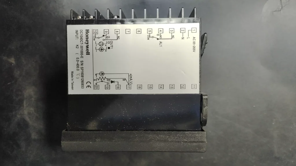 Honeywell DC1040CT-301000-E Temperature Controller thumbnail
