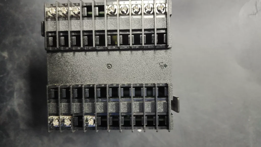 Honeywell DC1040CT-301000-E Temperature Controller thumbnail