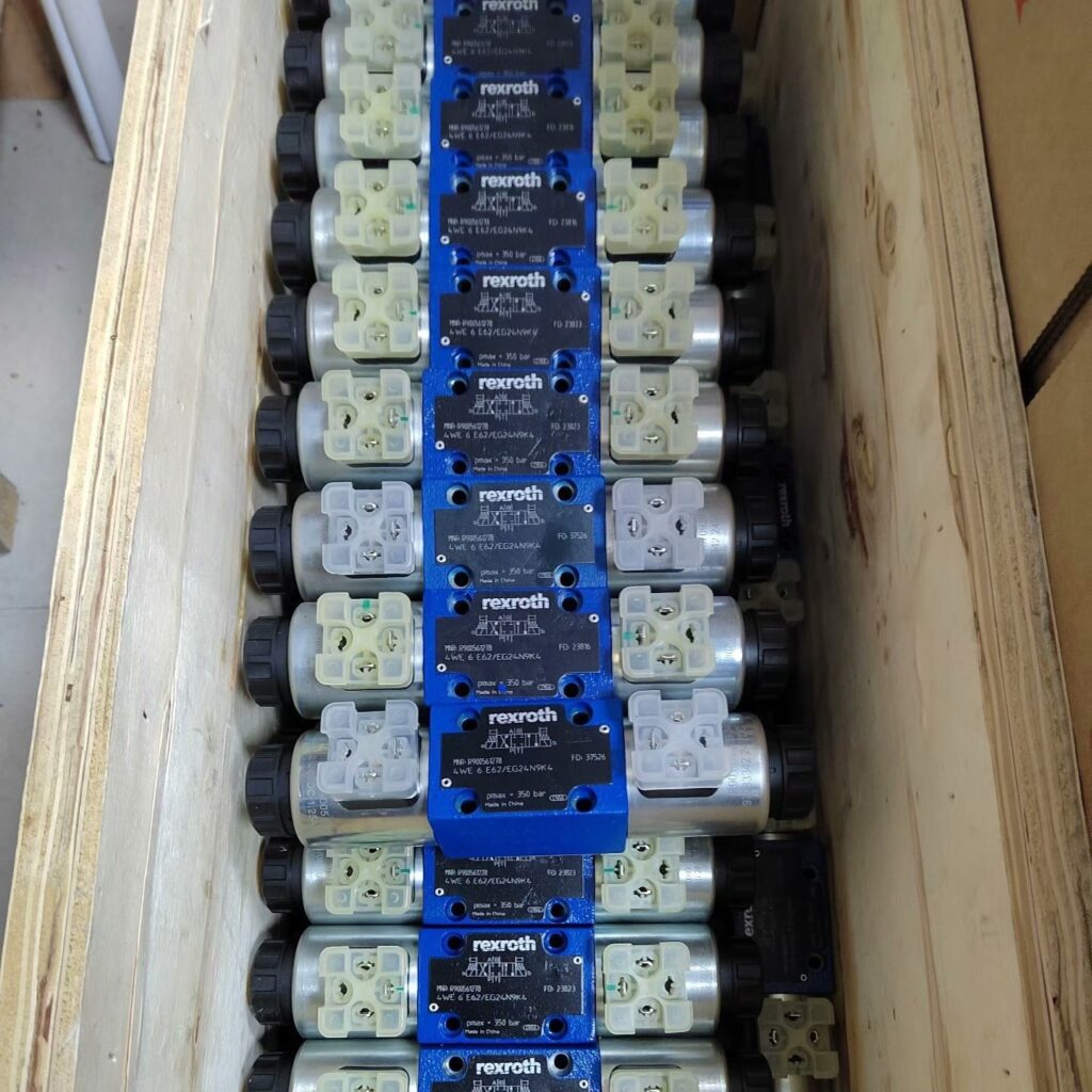 Bosch Rexroth R900561278 4WE6E62/EG24N9K4 Valve thumbnail