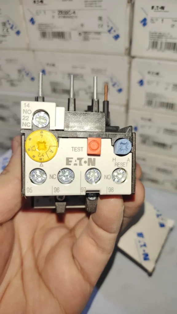 Eaton ZB32C-4 XTOB004CC1C Relay thumbnail