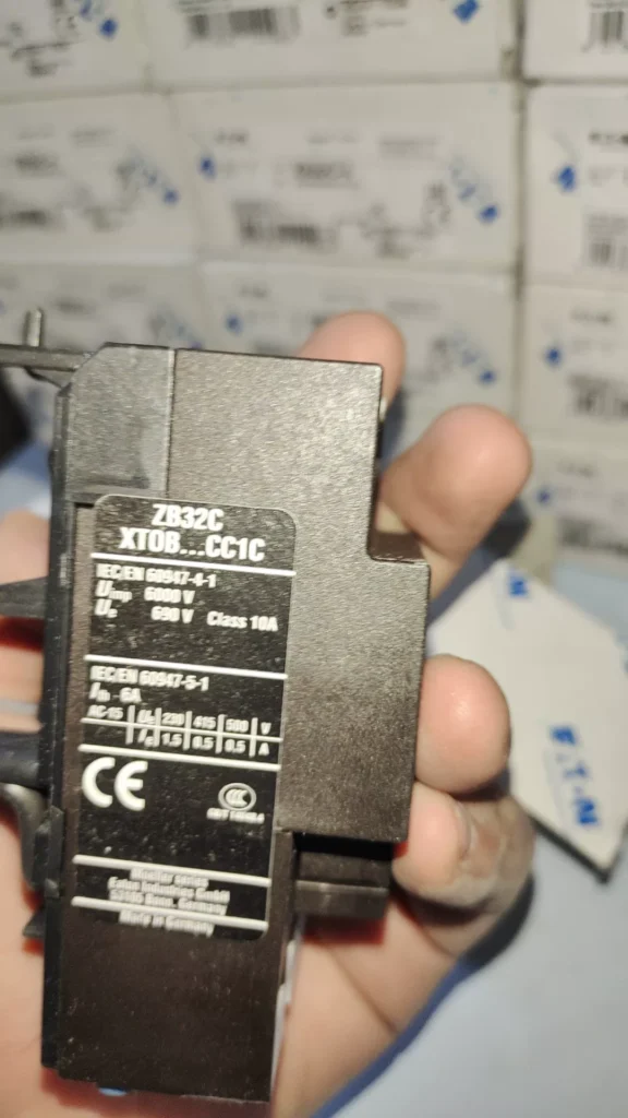 Eaton ZB32C-4 XTOB004CC1C Relay thumbnail