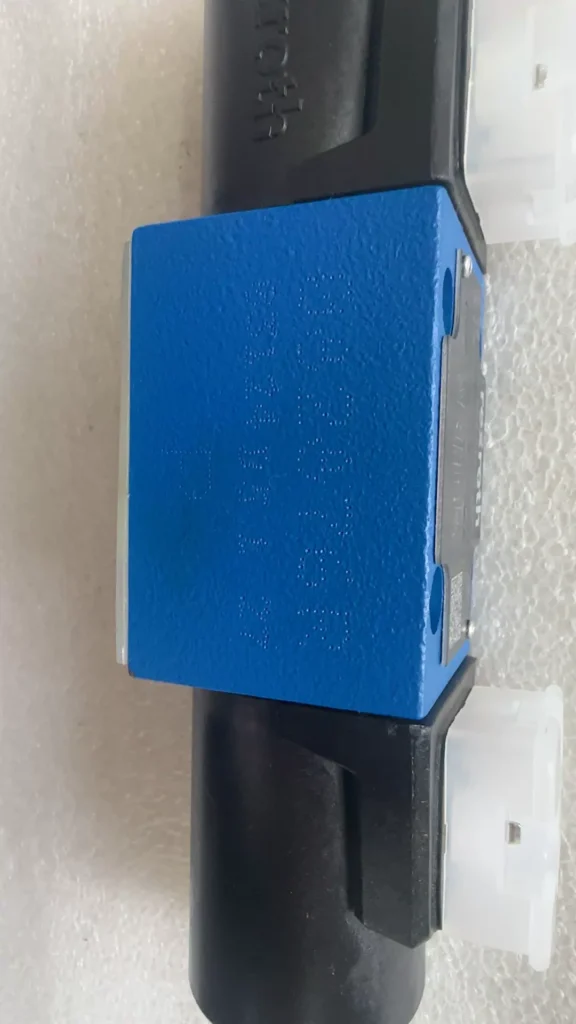 Bosch Rexroth 4WE6J1X/HG24N9K4 Valve thumbnail