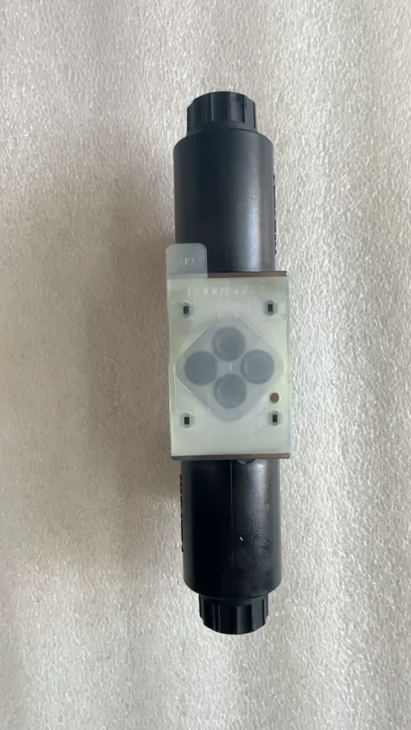 Bosch Rexroth 4WE6J1X/HG24N9K4 Valve thumbnail