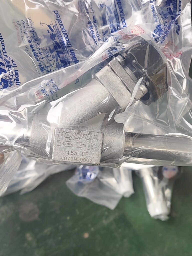 Fujikin CF-HFC15A-10PC2FSM-BK-KZ Valve thumbnail