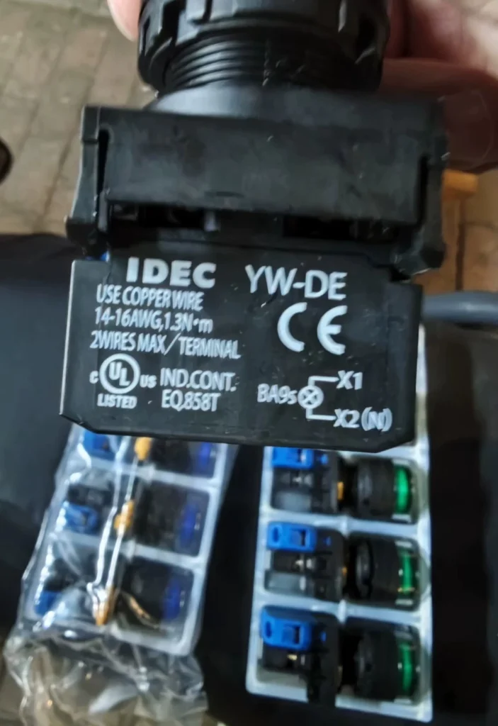 IDEC YW-DE Switch