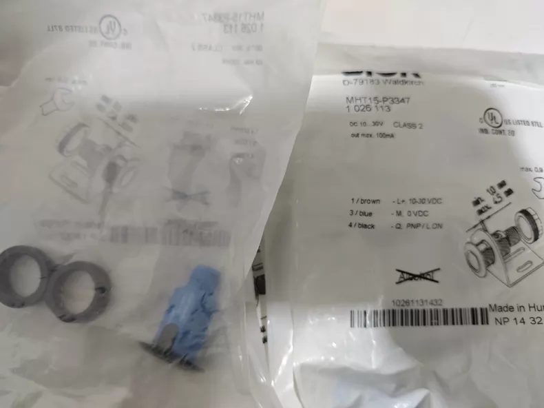 SICK Photoelectric Sensor MHT15-P3347 thumbnail