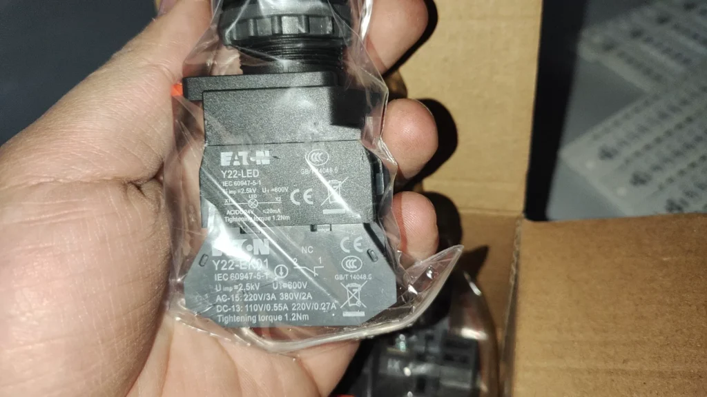 Eaton Y22-RLTHR-YE/K01/F-LED-Y(24V) Switch thumbnail