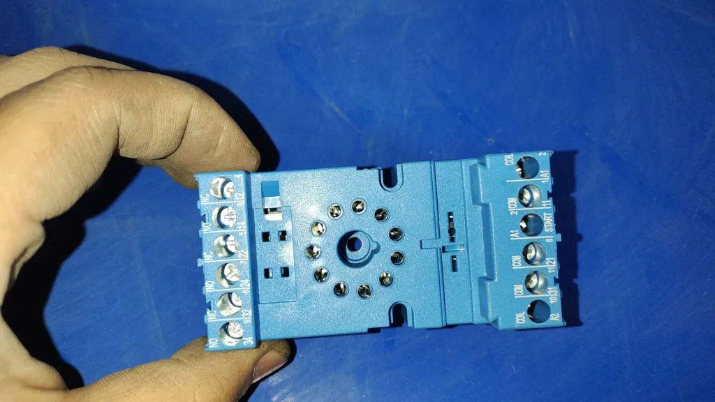 Finder 90.03.SMA Relay Socket thumbnail