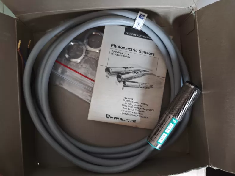 Pepperl+Fuchs Photoelectric Sensor OBT200-18GM70-E0