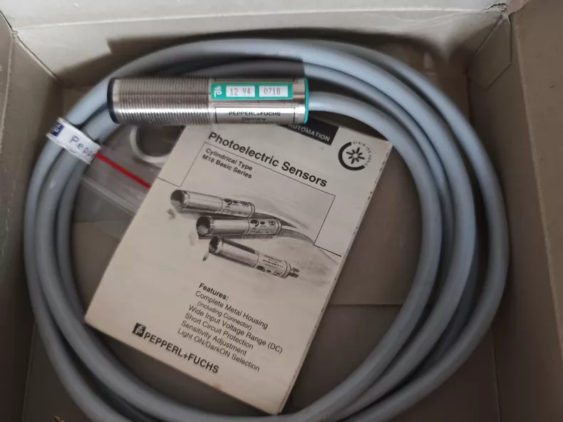 Pepperl+Fuchs Photoelectric Sensor OBT200-18GM70-E0 thumbnail