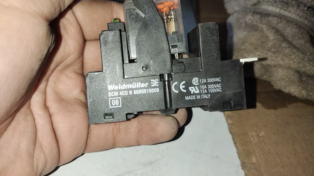 Weidmüller SCM 4CO N 8690910000 Relay thumbnail