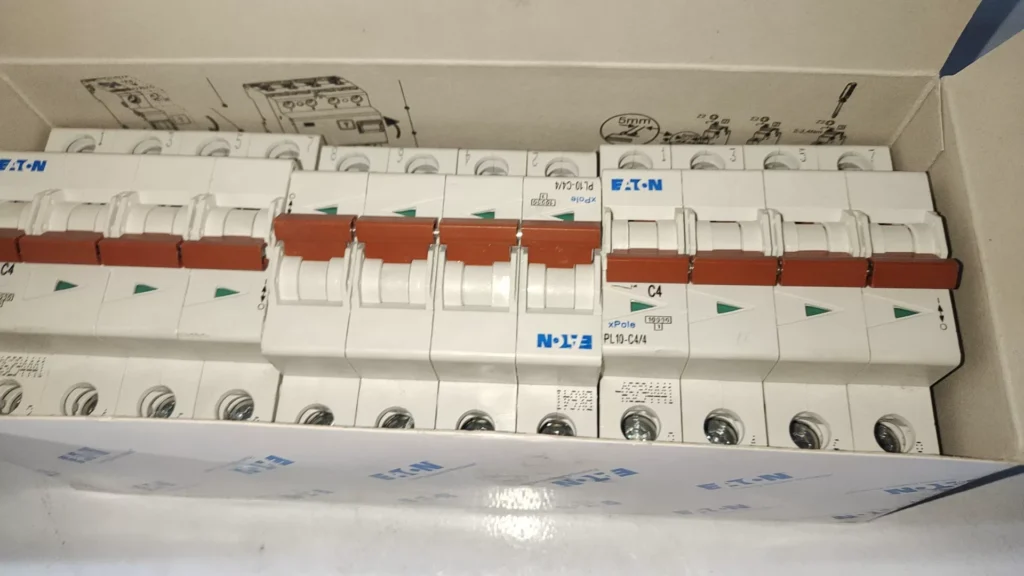 Eaton PL10-C4/4 Circuit Breaker thumbnail
