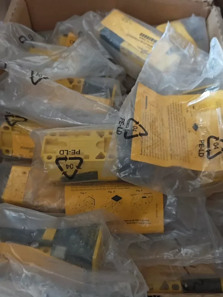 TURCK Proximity Sensor BI15-CP40-FZ3X2/S100