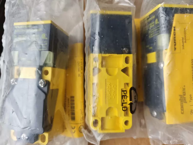 TURCK Proximity Sensor BI15-CP40-FZ3X2/S100 thumbnail