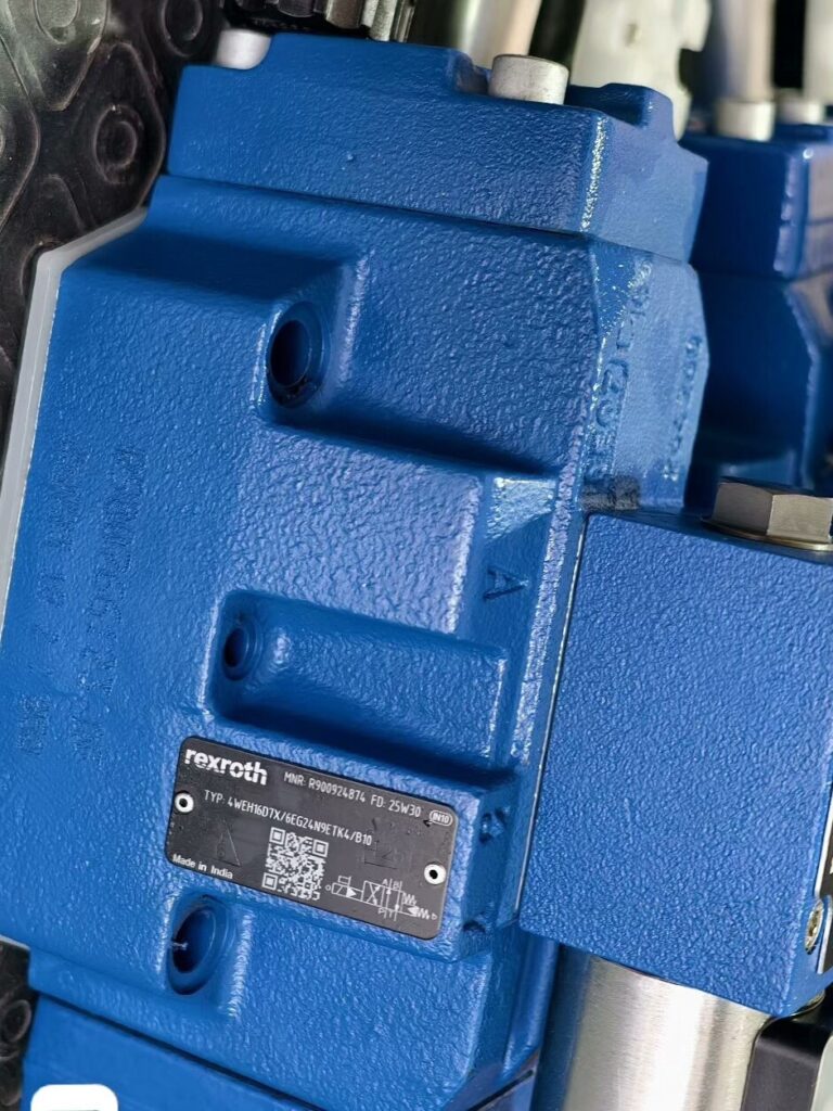 Bosch Rexroth R900924874 4WEH16D7X/6EG24N9ETK4/B10 Valve thumbnail