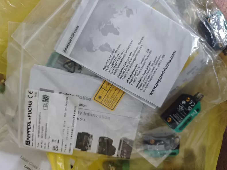 Pepperl+Fuchs Sensor OBT300-R100-2EP-IO-V31-L thumbnail