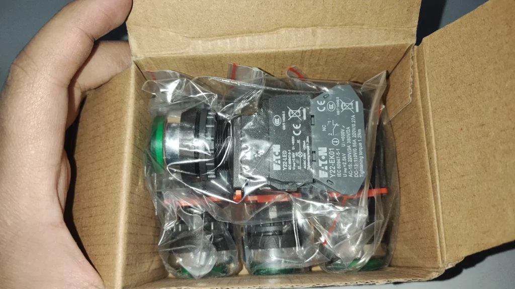 Eaton Y22-RLTH-GN/K01/F/LED（220V） Switch thumbnail
