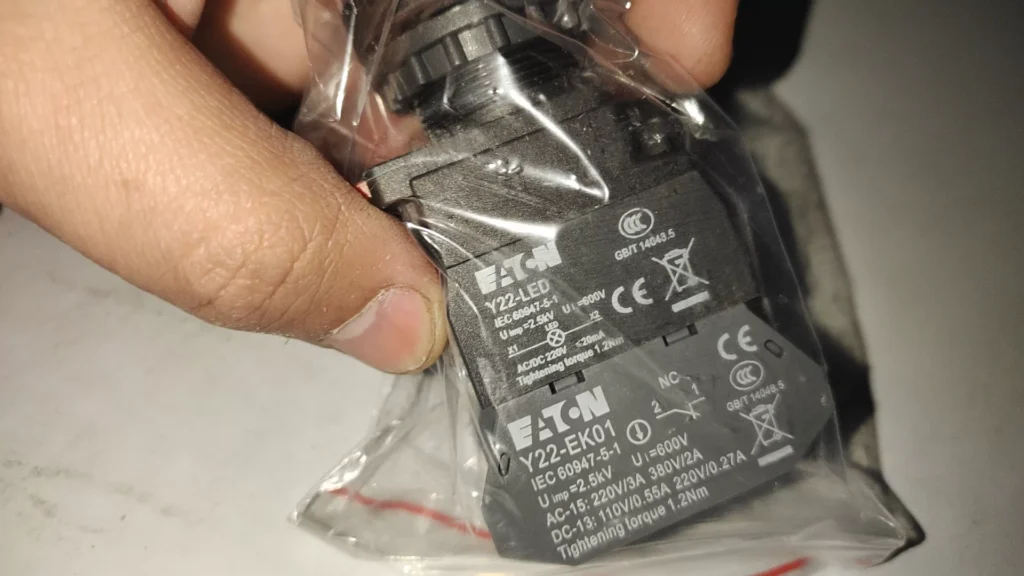 Eaton Y22-RLTH-GN/K01/F/LED（220V） Switch thumbnail
