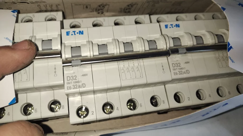 Eaton E6-32/4/D Circuit Breaker thumbnail