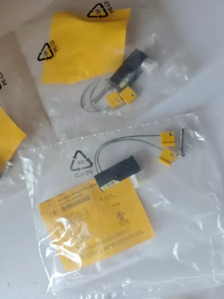 TURCK Proximity Sensor NI2-Q9.5-AP6-0.1-FS4.4X3/S304 thumbnail