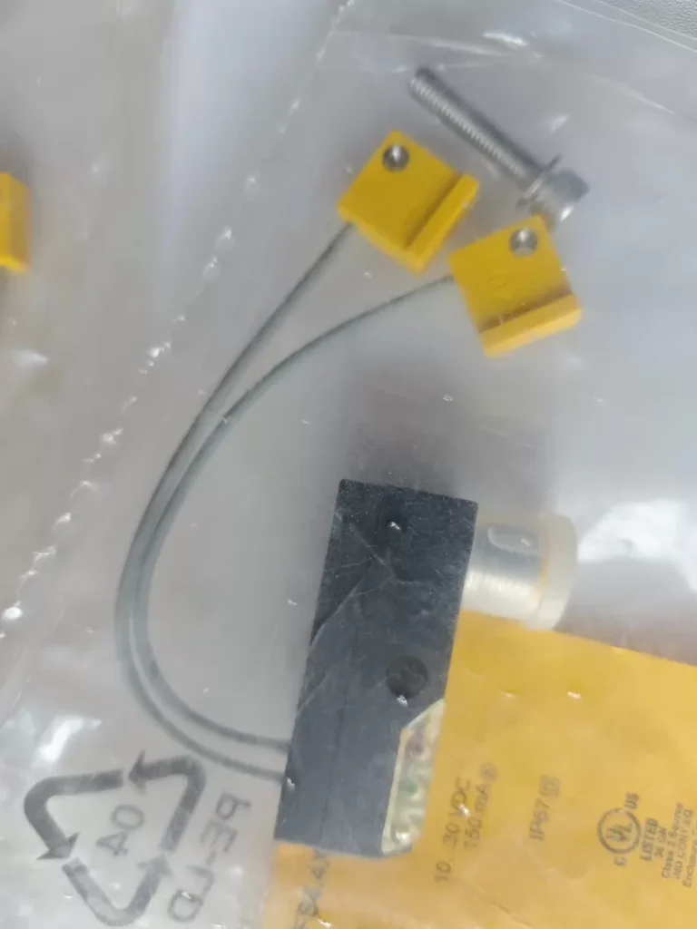 TURCK Proximity Sensor NI2-Q9.5-AP6-0.1-FS4.4X3/S304 thumbnail