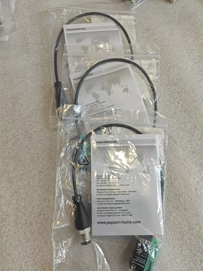 Pepperl+Fuchs Sensor OBR12M-R100-2EP-IO-0.3M-V1-L thumbnail
