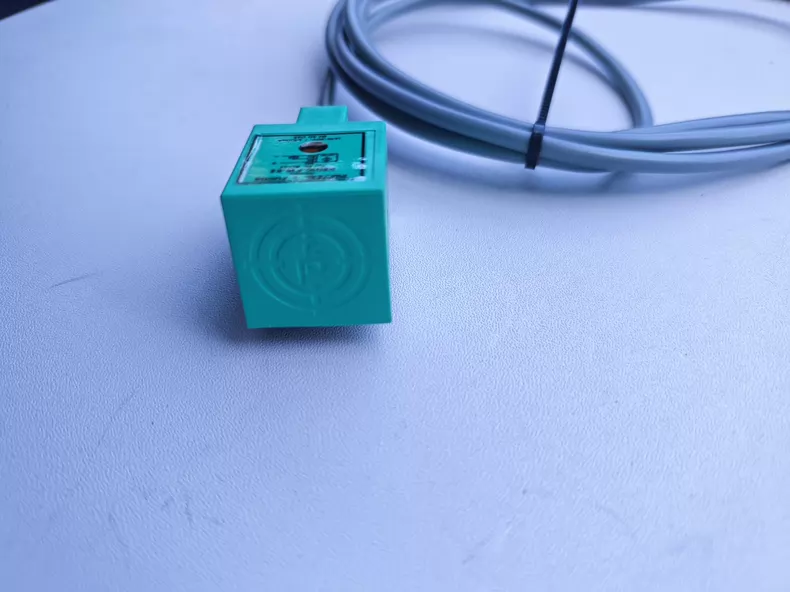 Pepperl+Fuchs Proximity Sensor NBN10-F10-E2